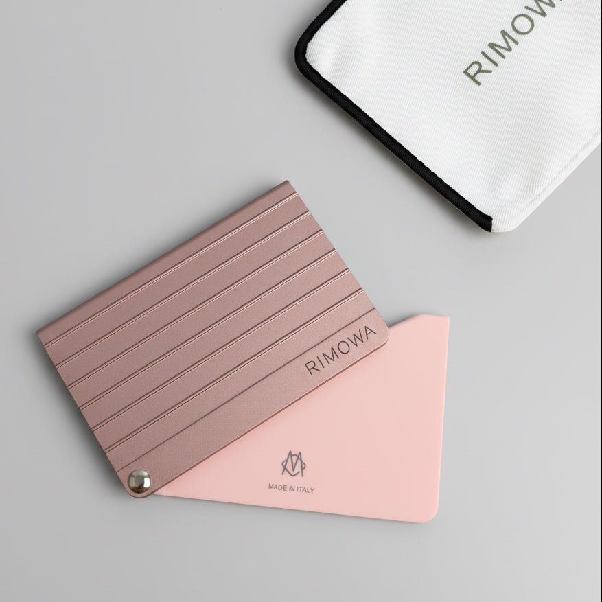 RIMOWA aluminum card holder - grooved lid detail