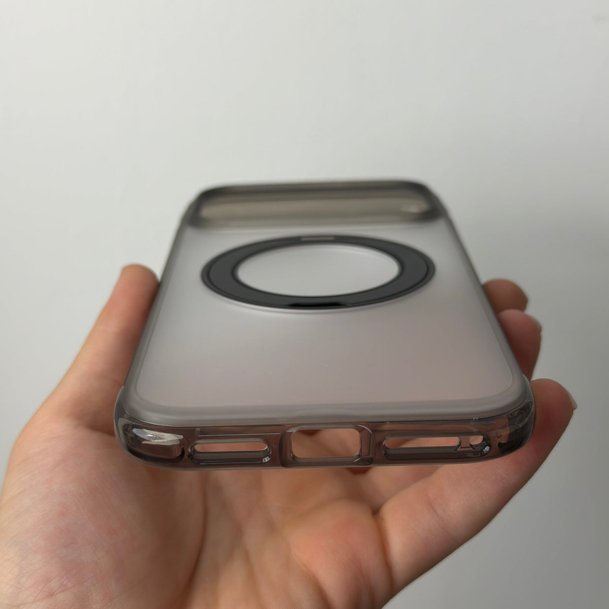 DKG MagSafe case iPhone 17/18 Pro Max - frosted translucent back