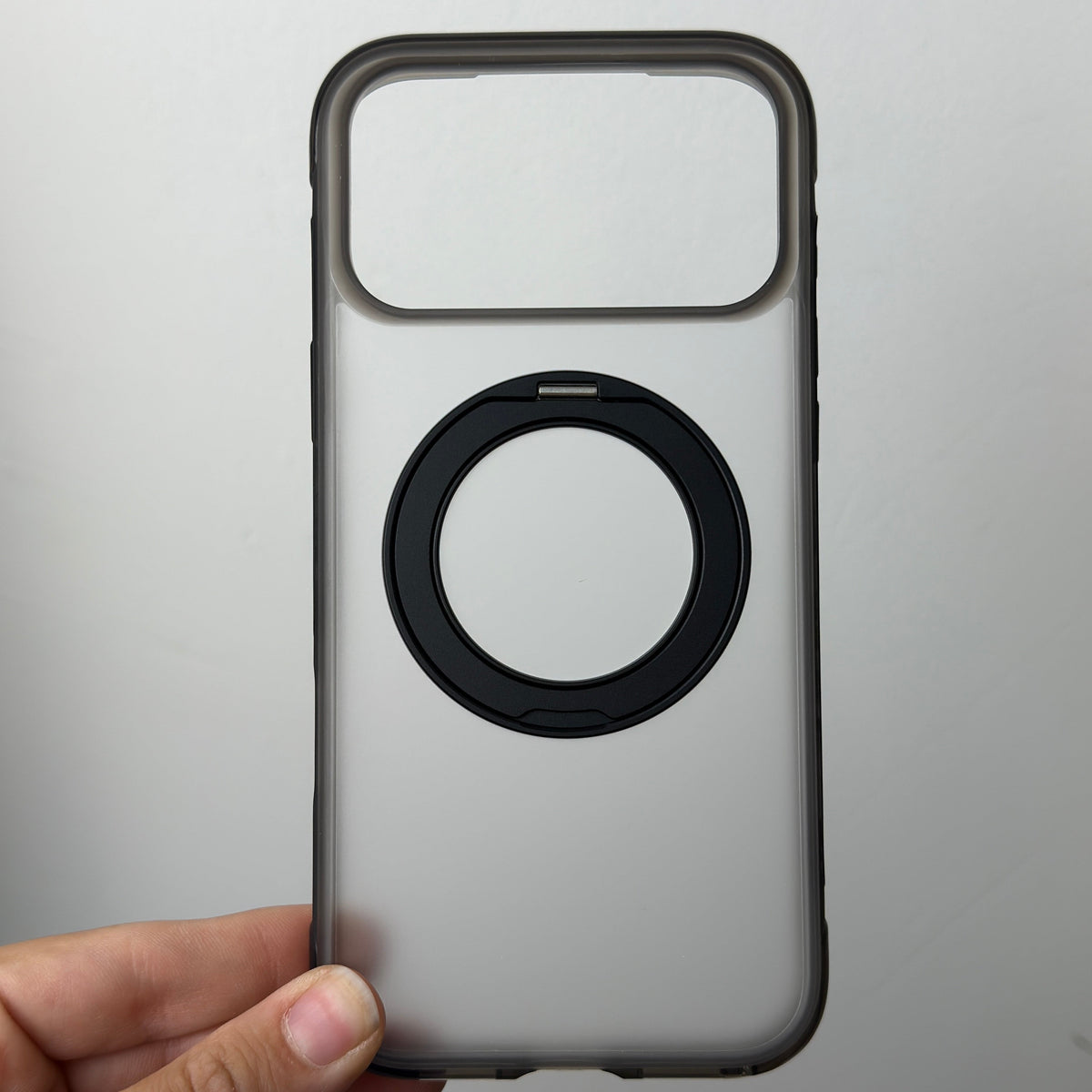 DKG MagSafe case - textured contrast side buttons